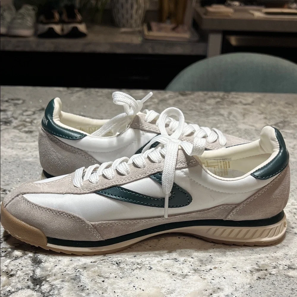 NWOB Tretorn Swedish White and Green Women's Sneakers Size 6.5